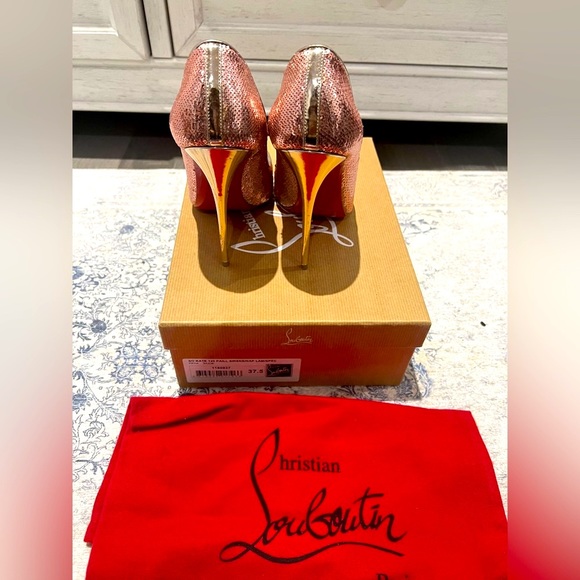 Christian Louboutin rose gold sequin So Kate
Original box, dust bag, heel tips. - Picture 2 of 3